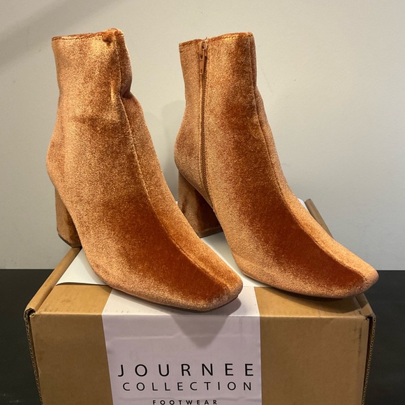 Journee Collection Hazara Bootie
NIB Size 6 - Picture 11 of 12